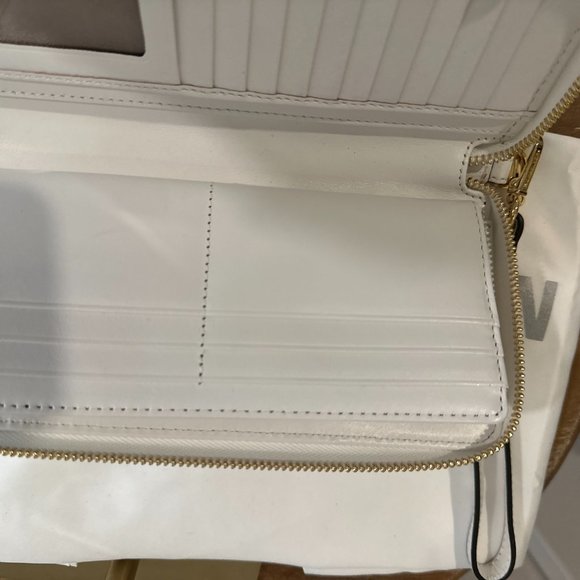Authentic Michael Kors STUNNING "Vivian" Optic White Basket Weave Wallet, NWOT - Picture 13 of 16